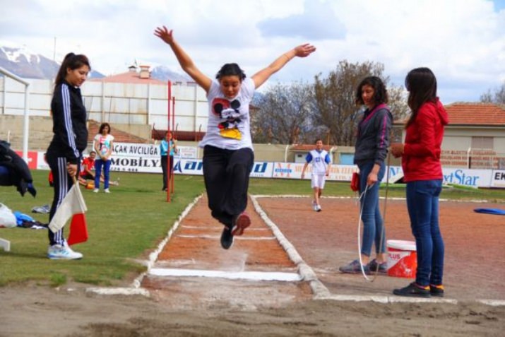 Yıldızlar Puanlı Atletizm Yarışmaları Başladı